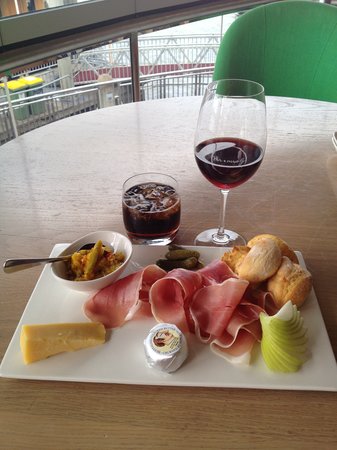 Mr & Mrs G Riverbar - Dentist Find 0