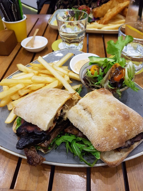 Olio Cafe & Bar - Dentist Find 4