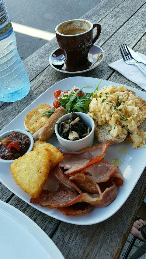 Rabbit Hole Cafe & Bar - Dentist Find 3