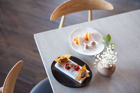 Restaurant Dan Arnold - Dentist Find 0