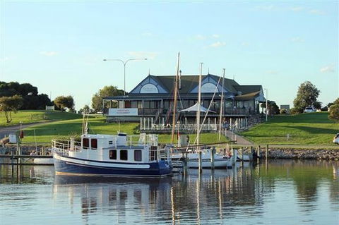 The Landing Waterfront Bistro & Bar - Dentist Find 0