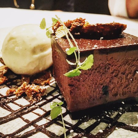 Vine Restaurant Bar - Dentist Find 0