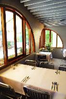 Alexander's Bar And Restaurant - Dentist Find 1
