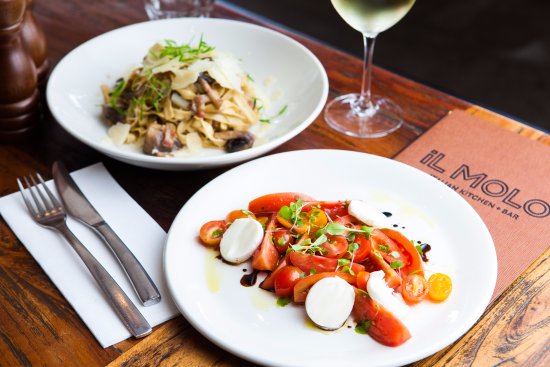 iL MOLO Italian Kitchen Bar