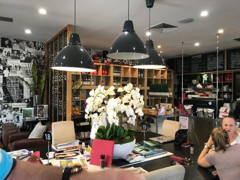 Hope Island Deli - Dentist Find 0