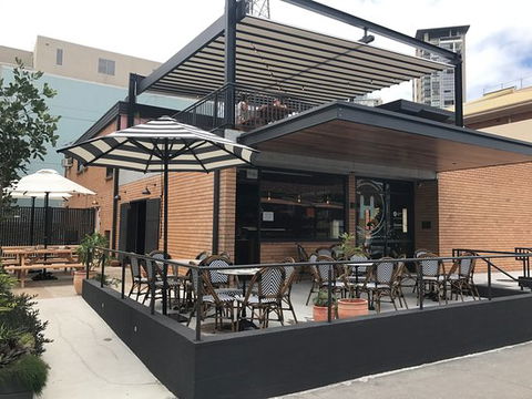Mr P.P.'s Deli & Rooftop - Dentist Find 0