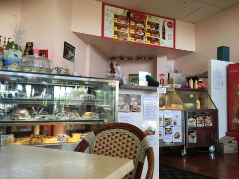 Paris Cafe - Dentist Find 0