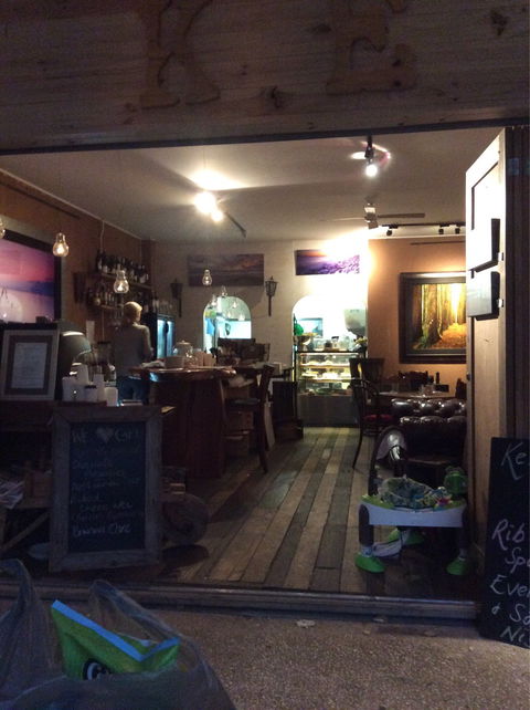 Kelly's Of Peregian - Dentist Find 1