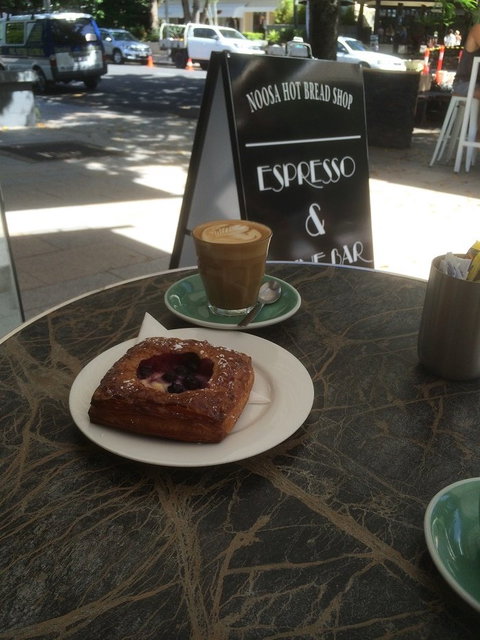 Noosa Hot Bread Shop - Dentist Find 1