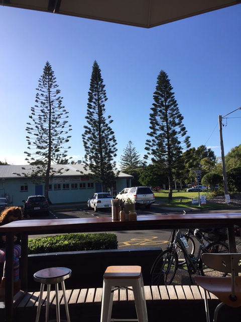 High Tide Bar, Grill And Cafe - Dentist Search 5