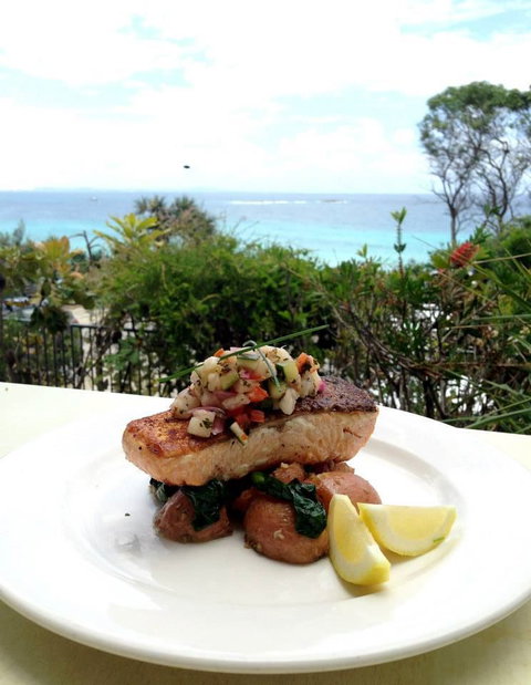Manta Ray Bistro At Stradbroke Island Beach Hotel - Dentist Find 4