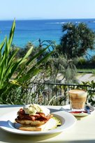 Manta Ray Bistro At Stradbroke Island Beach Hotel - Dentist Find 5