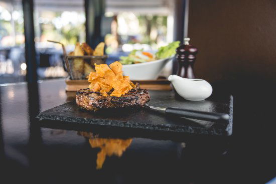 Three Bar and Grill