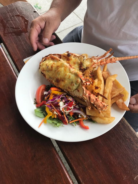 North Lakes Tavern - Dentist Find 5