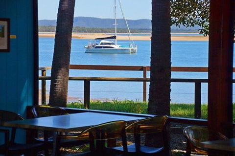 Beachcombers Family Bistro 1770 - Dentist Find 0