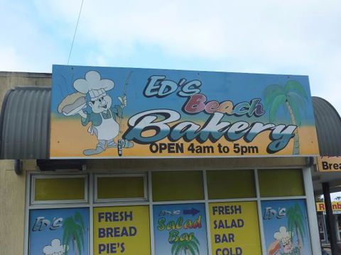 Eds Beach Bakery Rainbow Beach - Dentist Find 0
