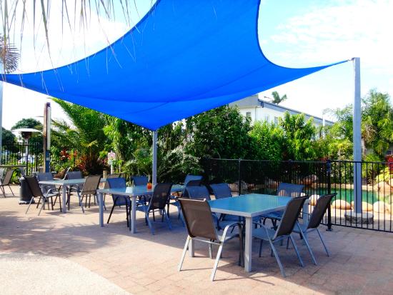 Yasi Bar and Grill