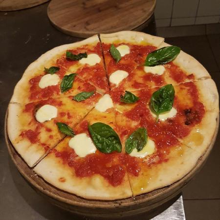 Flutterbucks Pizzeria