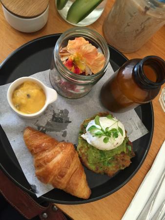 Sardi Cafe - Dentist Search 0