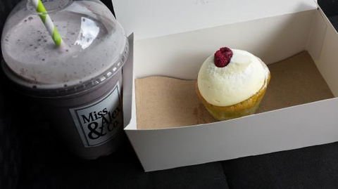 Miss Alex & Co - Dentist Find 0