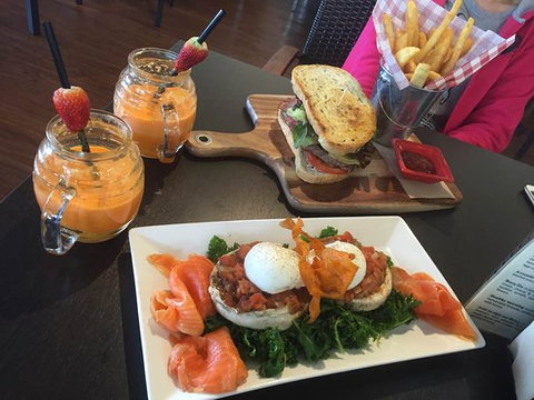 Aliza's Place Cafe - Dentist Find 0