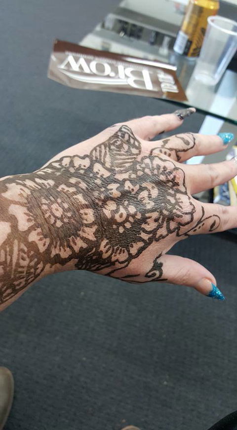 Her Beauty And Nails - Dentist Find 3