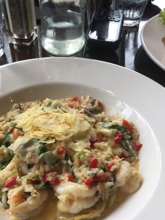 Enrik's Cafe and Restaurant