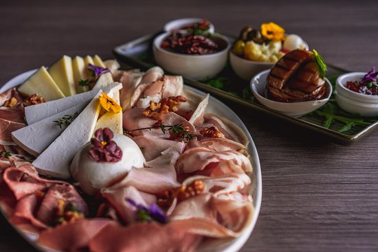 Rocca's Woodfired Pizzeria and Pasta Bar