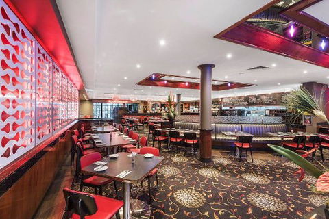 JBJ's Restaurant & Bar Taylors Lakes Hotel - Dentist Find 0