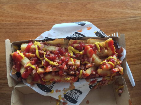 Between 2 Buns - Dentist Find 0
