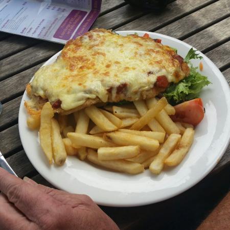 Brownz Courtyard Cafe
