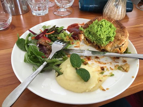 Lake Edge Cafe - Dentist Find 0