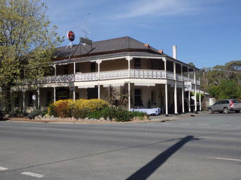 Seven Creeks Hotel - Dentist Search 0