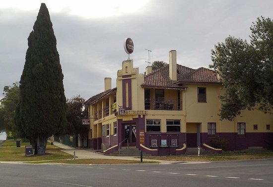 Commercial Hotel