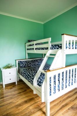 The 12 Apostles Inn / Princetown Tavern - Dentist Find 2