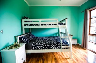 The 12 Apostles Inn / Princetown Tavern - Dentist Find 7