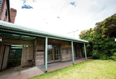 The 12 Apostles Inn / Princetown Tavern - Dentist Find 9