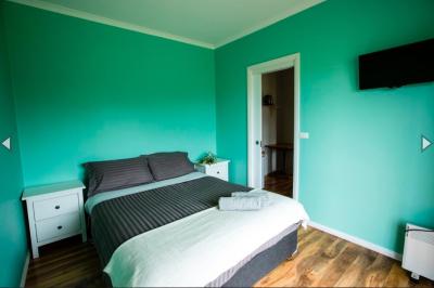 The 12 Apostles Inn / Princetown Tavern - Dentist Find 13