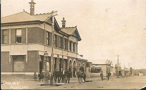 Mac's Hotel Mortlake - Dentist Find 0