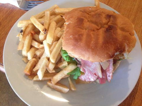 The 12 Apostles Inn / Princetown Tavern - Dentist Find 0