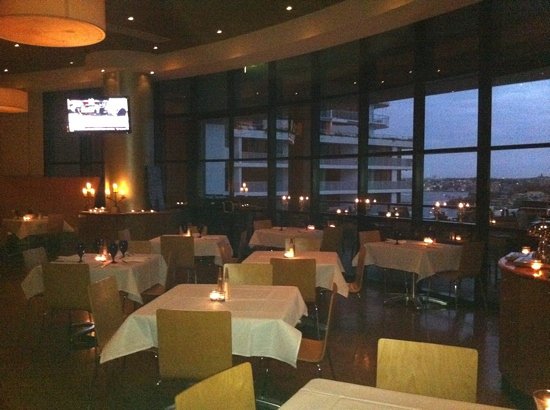 Curve Restaurant