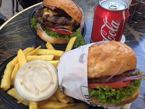 Benbry Burgers - Dentist Find 0