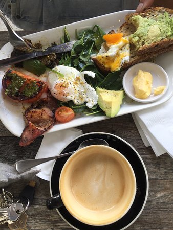 Le Petit Cafe