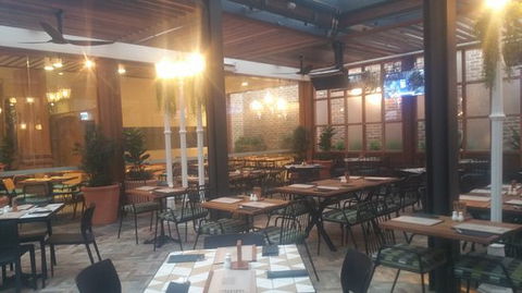 Firestone Kitchen And Bar - Dentist Find 0