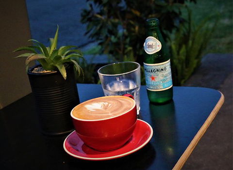 The Cracked Cup Cafe & Pizzeria - Dentist Find 0