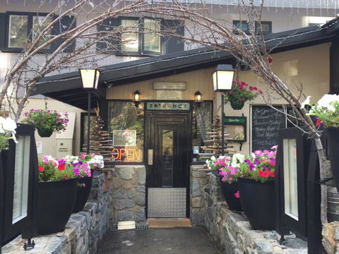 Black Bear Inn - Dentist Search 0