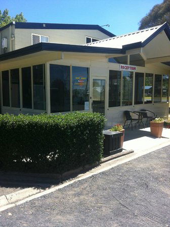 Poplar Caravan Park & Harry's Snack Shack - Dentist Find 0