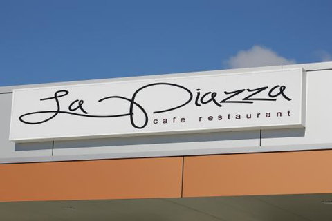 La Piazza Cafe Restaurant - Dentist Find 0