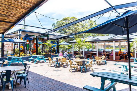 Toormina Hotel, Palms Bar & Dining - Dentist Find 0