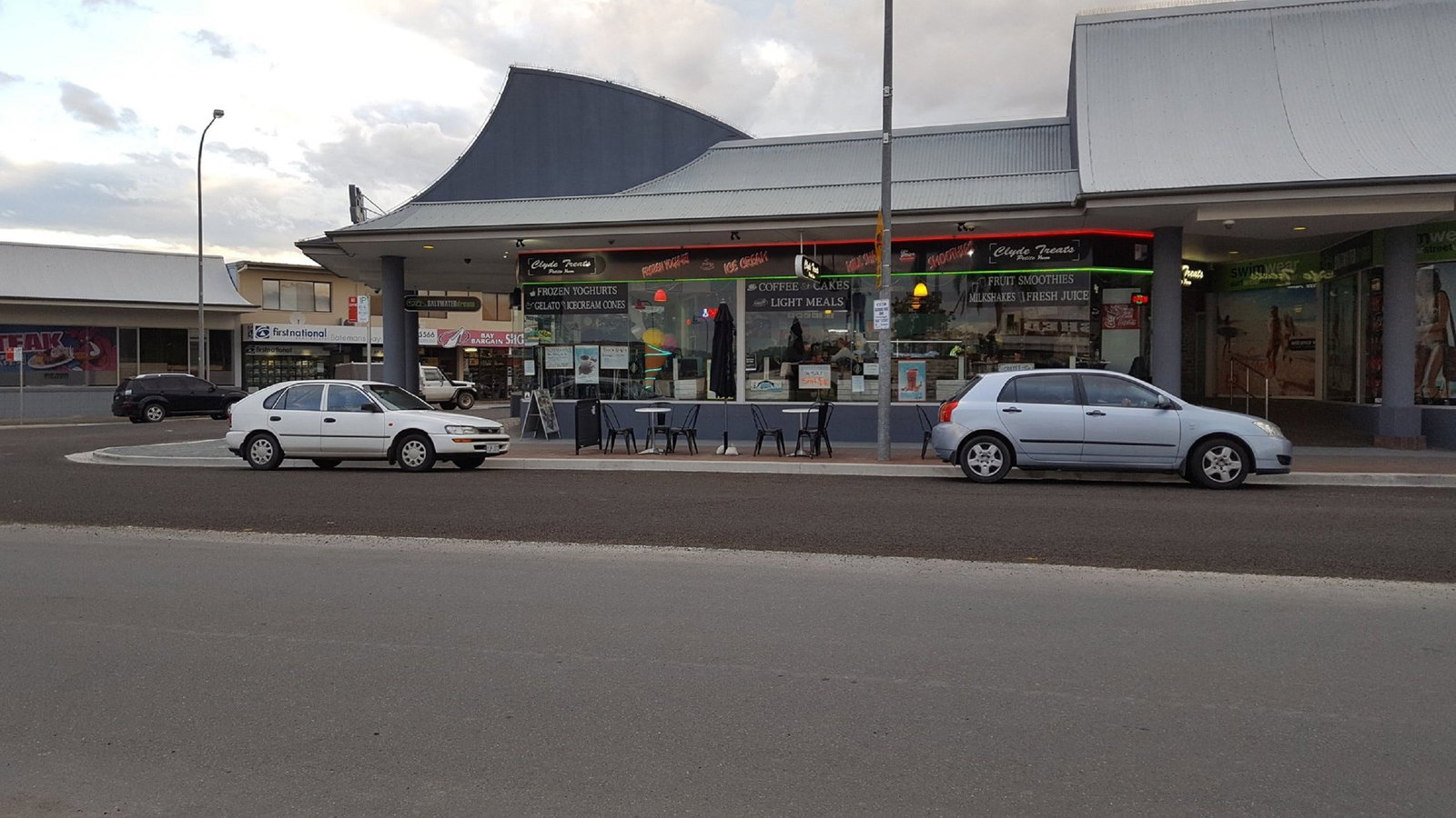 Clyde Treats Petite Yum